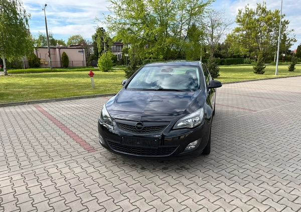 Opel Astra cena 16900 przebieg: 210000, rok produkcji 2009 z Radom małe 232